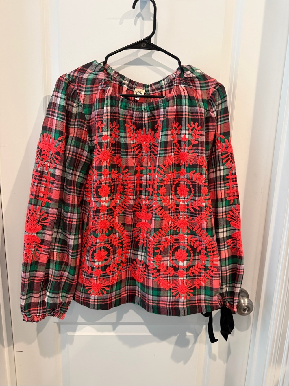 Ivy Jane Embroidered Top Size Medium